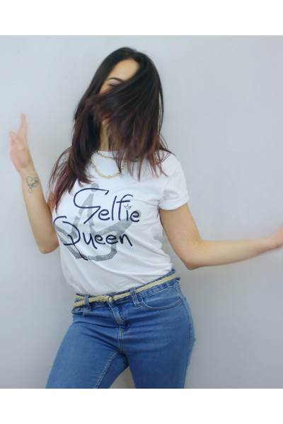 SELFIE QUEEN T-SHIRT